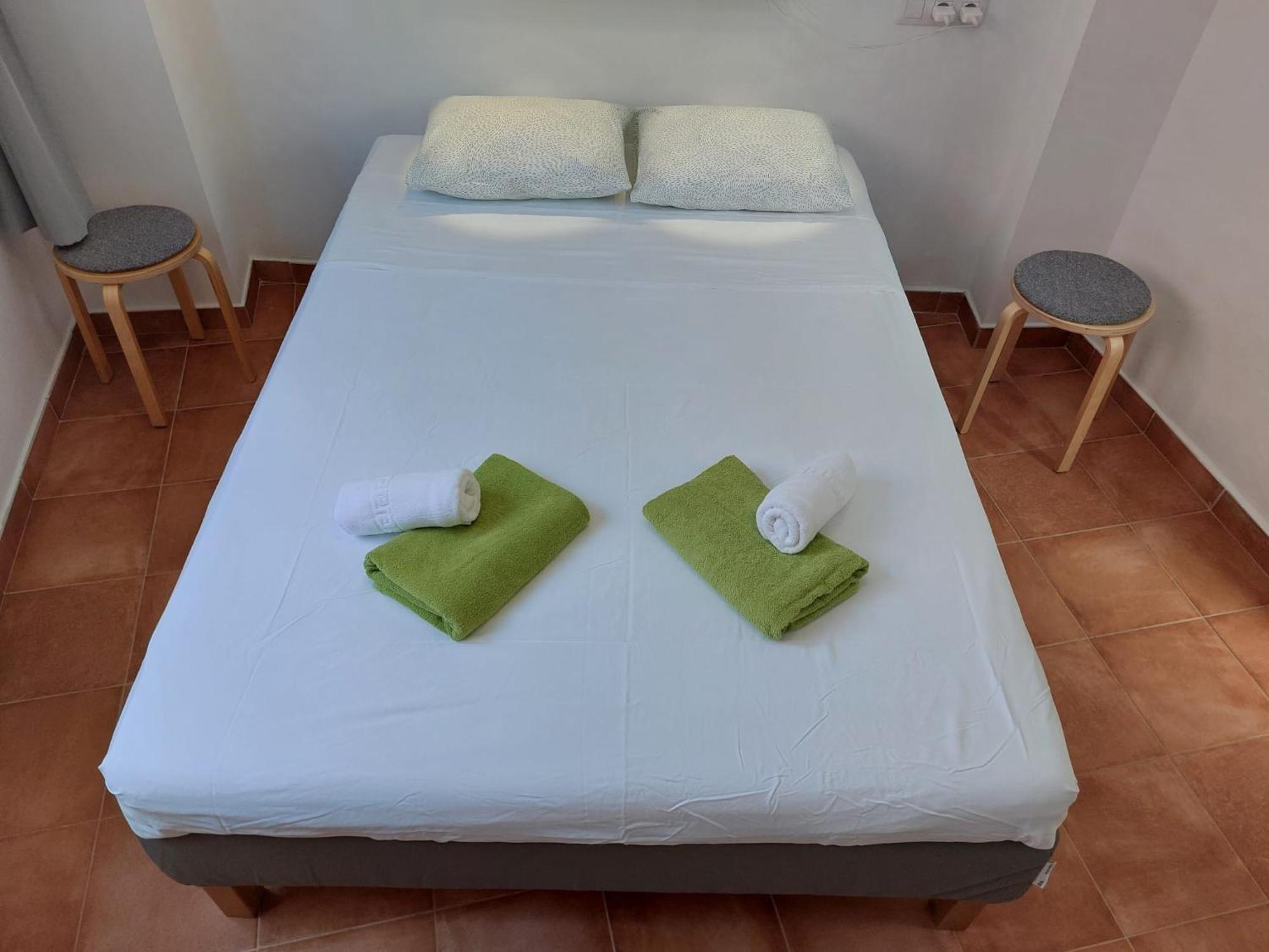 Bed & Breakfast Tenohomes Rustic House With Terrace & Nature Views